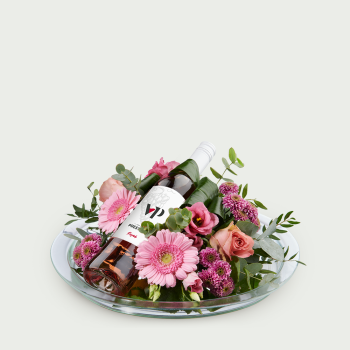 Petite boîte en forme de coeur avec des fleurs mixtes