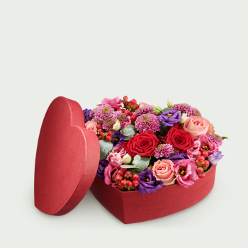 Grande boîte en forme de coeur avec des fleurs mixtes